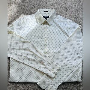Express Slim Performance Shirt – White with Navy Blue Polka Dots, Size M